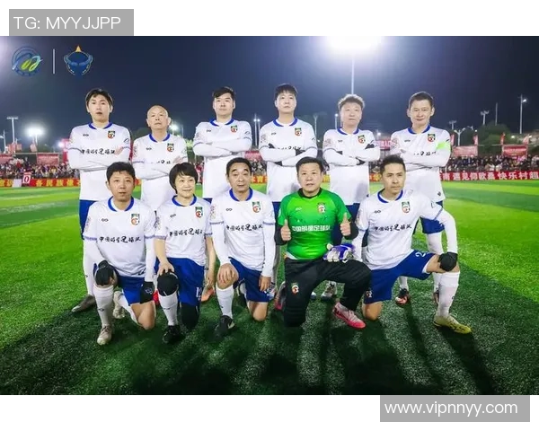 足球明星齐聚一堂高清大合照展现绿茵场上的荣耀与友谊