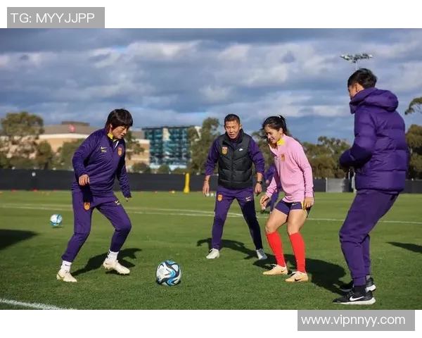 追逐梦想的绿茵传奇：一位足球明星的奋斗与荣耀之路